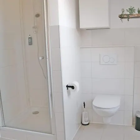 Geraeumige Dachgeschosswohnung Tattendorf Exterior photo
