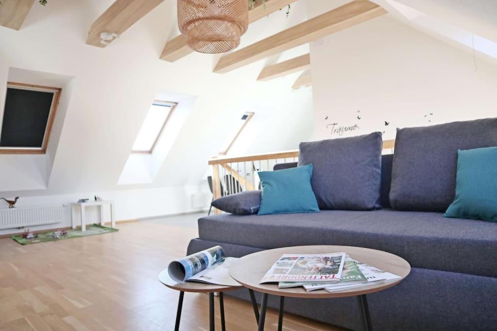 Geraeumige Dachgeschosswohnung Apartament Tattendorf